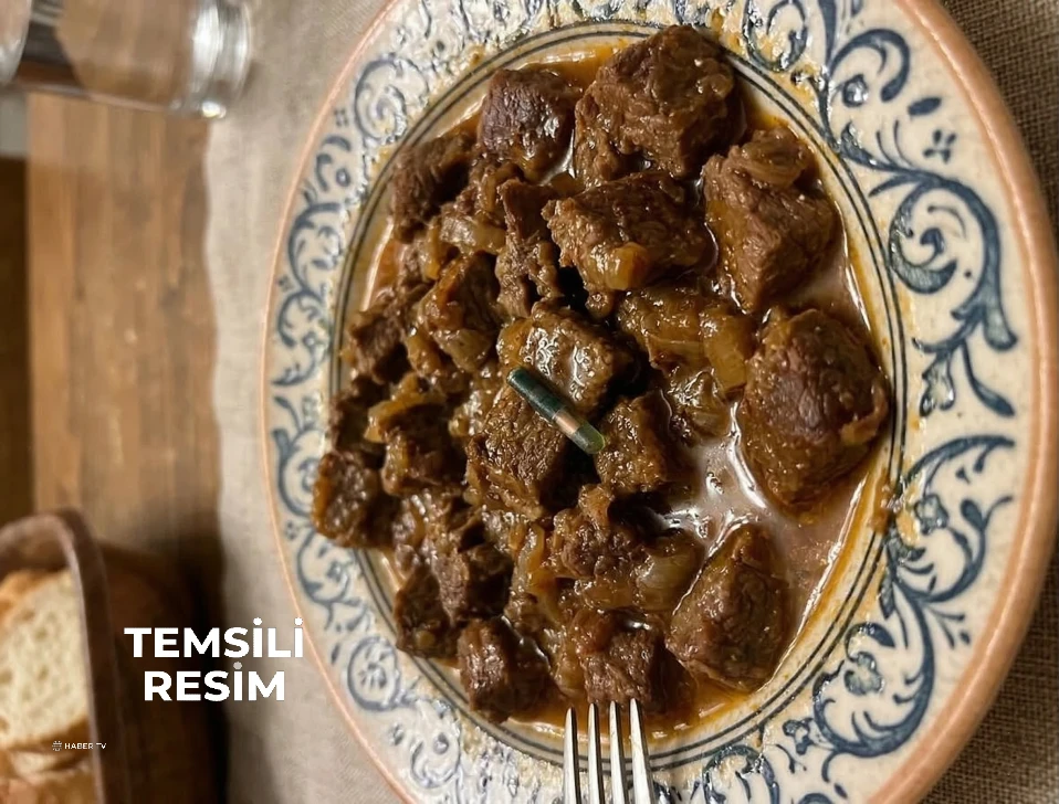 Mersin’de Aşevi Skandalı: Kavurmanın İçinden Yarış Atı Çipi Çıktı